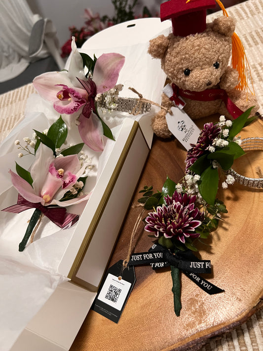 Custom Corsages & Boutonnieres